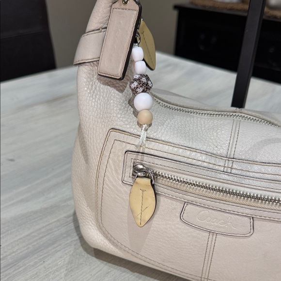 Coach Off-White Leather Shoulder Bag - Picture 3 of 14